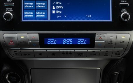 Toyota Land Cruiser Prado 150 рестайлинг 2, 2020 год, 5 200 000 рублей, 14 фотография