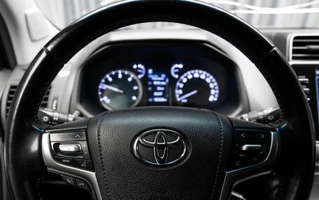 Toyota Land Cruiser Prado 150 рестайлинг 2, 2020 год, 5 200 000 рублей, 12 фотография