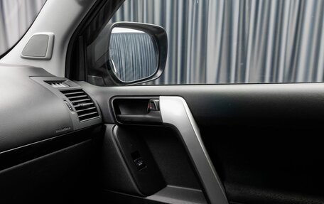 Toyota Land Cruiser Prado 150 рестайлинг 2, 2020 год, 5 200 000 рублей, 21 фотография