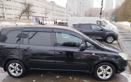 Opel Zafira B, 2010 год, 700 000 рублей, 3 фотография