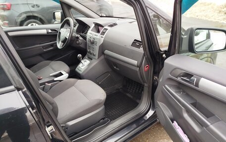 Opel Zafira B, 2010 год, 700 000 рублей, 9 фотография