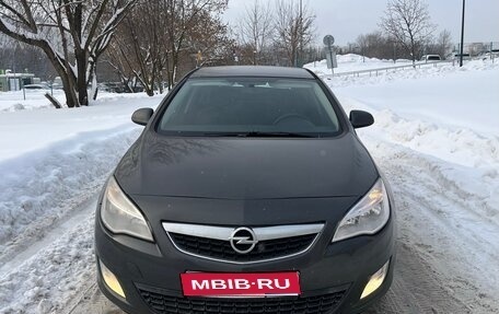 Opel Astra J, 2011 год, 620 000 рублей, 1 фотография