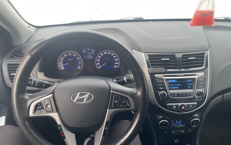 Hyundai Solaris II рестайлинг, 2015 год, 880 000 рублей, 7 фотография