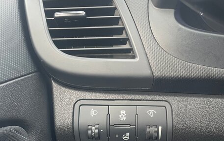 Hyundai Solaris II рестайлинг, 2015 год, 880 000 рублей, 11 фотография