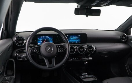 Mercedes-Benz A-Класс, 2019 год, 2 457 077 рублей, 6 фотография