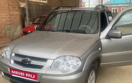 Chevrolet Niva I рестайлинг, 2013 год, 650 000 рублей, 3 фотография