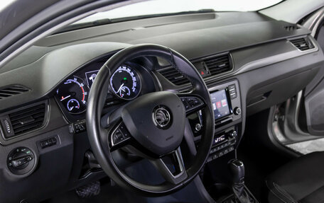 Skoda Rapid I, 2018 год, 1 295 000 рублей, 10 фотография