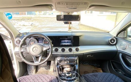 Mercedes-Benz E-Класс, 2017 год, 2 400 000 рублей, 4 фотография