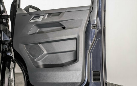 Volkswagen Multivan T6 рестайлинг, 2021 год, 6 495 000 рублей, 25 фотография