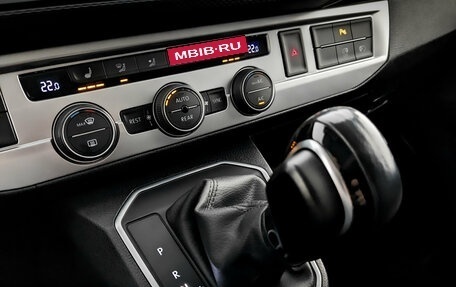 Volkswagen Multivan T6 рестайлинг, 2021 год, 6 495 000 рублей, 26 фотография