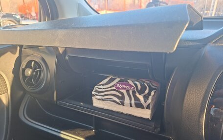 Toyota Vitz, 2019 год, 950 000 рублей, 15 фотография