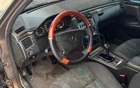 Mercedes-Benz E-Класс, 1996 год, 280 000 рублей, 9 фотография