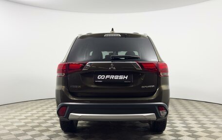 Mitsubishi Outlander III рестайлинг 3, 2018 год, 1 967 200 рублей, 2 фотография