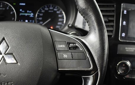 Mitsubishi Outlander III рестайлинг 3, 2018 год, 1 967 200 рублей, 6 фотография