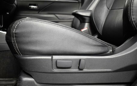 Mitsubishi Outlander III рестайлинг 3, 2018 год, 1 967 200 рублей, 14 фотография