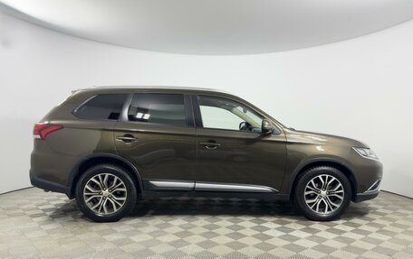 Mitsubishi Outlander III рестайлинг 3, 2018 год, 1 967 200 рублей, 19 фотография