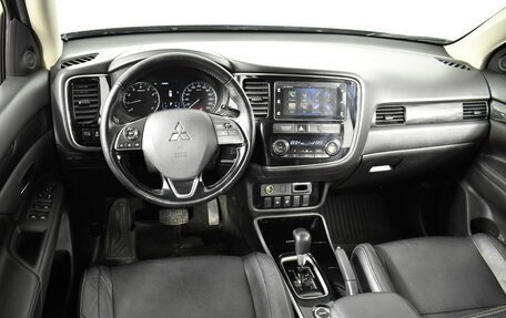 Mitsubishi Outlander III рестайлинг 3, 2018 год, 1 967 200 рублей, 20 фотография