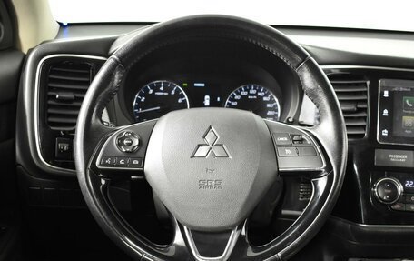 Mitsubishi Outlander III рестайлинг 3, 2018 год, 1 967 200 рублей, 23 фотография