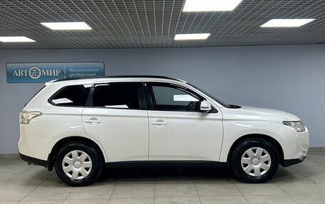Mitsubishi Outlander III рестайлинг 3, 2013 год, 1 488 000 рублей, 8 фотография
