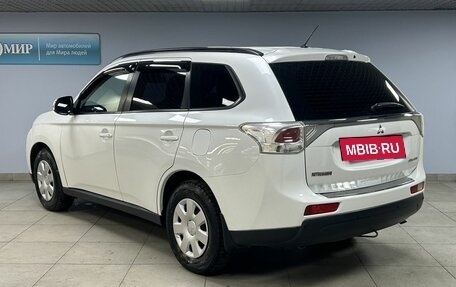 Mitsubishi Outlander III рестайлинг 3, 2013 год, 1 488 000 рублей, 5 фотография