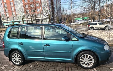 Volkswagen Touran III, 2005 год, 400 000 рублей, 3 фотография