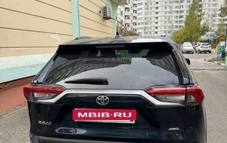 Toyota RAV4, 2020 год, 3 100 000 рублей, 2 фотография