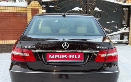 Mercedes-Benz E-Класс, 2013 год, 1 780 000 рублей, 4 фотография