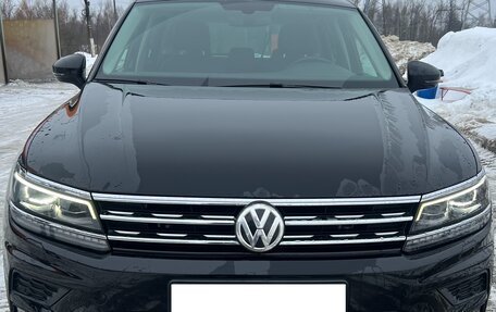 Volkswagen Tiguan II, 2017 год, 3 400 000 рублей, 2 фотография