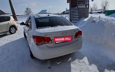 Chevrolet Cruze II, 2010 год, 850 000 рублей, 4 фотография