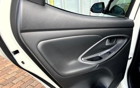 Toyota Yaris, 2023 год, 850 000 рублей, 23 фотография