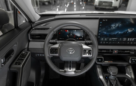 Toyota RAV4, 2025 год, 4 850 000 рублей, 11 фотография