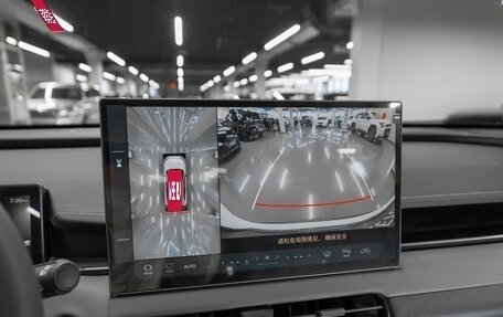 Toyota RAV4, 2025 год, 4 850 000 рублей, 17 фотография