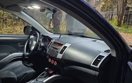 Mitsubishi Outlander III рестайлинг 3, 2008 год, 889 000 рублей, 10 фотография