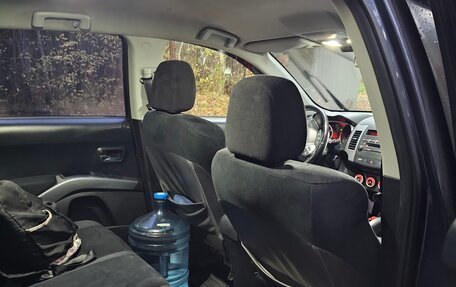 Mitsubishi Outlander III рестайлинг 3, 2008 год, 889 000 рублей, 11 фотография