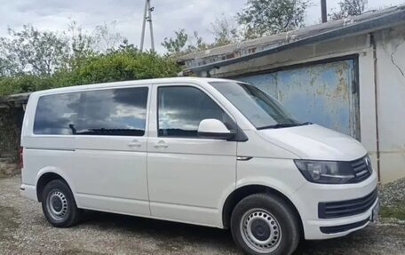 Volkswagen Caravelle T6 рестайлинг, 2016 год, 2 500 000 рублей, 4 фотография