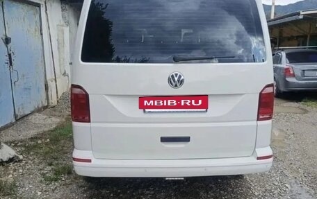 Volkswagen Caravelle T6 рестайлинг, 2016 год, 2 500 000 рублей, 2 фотография