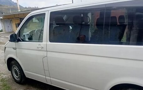 Volkswagen Caravelle T6 рестайлинг, 2016 год, 2 500 000 рублей, 9 фотография