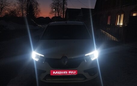 Renault Logan II, 2017 год, 380 000 рублей, 2 фотография