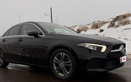 Mercedes-Benz A-Класс, 2019 год, 2 200 000 рублей, 2 фотография