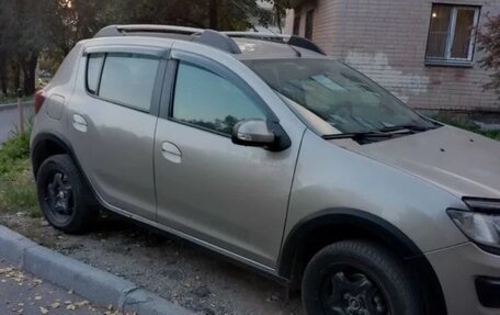 Renault Sandero II рестайлинг, 2015 год, 700 000 рублей, 2 фотография