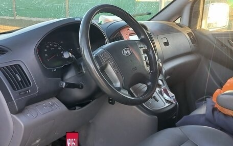 Hyundai Grand Starex Grand Starex I рестайлинг 2, 2016 год, 2 100 000 рублей, 13 фотография