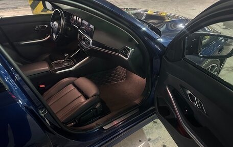 BMW 3 серия, 2019 год, 3 240 000 рублей, 13 фотография