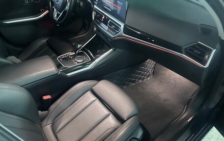 BMW 3 серия, 2019 год, 3 240 000 рублей, 14 фотография