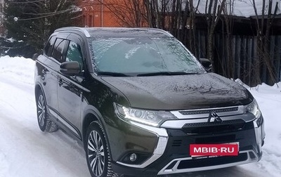 Mitsubishi Outlander III рестайлинг 3, 2020 год, 2 830 000 рублей, 1 фотография