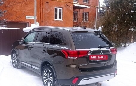 Mitsubishi Outlander III рестайлинг 3, 2020 год, 2 830 000 рублей, 9 фотография