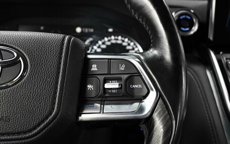 Toyota Land Cruiser, 2021 год, 9 948 000 рублей, 21 фотография