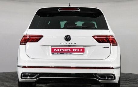 Volkswagen Tiguan II, 2021 год, 4 399 000 рублей, 4 фотография