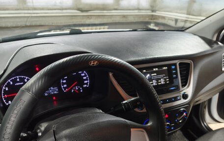 Hyundai Solaris II рестайлинг, 2018 год, 850 000 рублей, 8 фотография