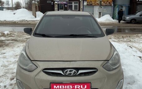 Hyundai Solaris II рестайлинг, 2013 год, 800 000 рублей, 1 фотография