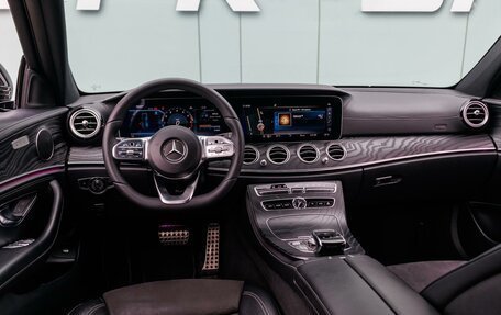 Mercedes-Benz E-Класс, 2019 год, 2 750 000 рублей, 6 фотография